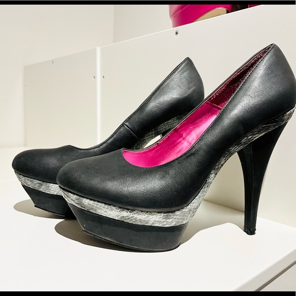 Faux Snake Skin Platform Heels - Picture 1 of 4
